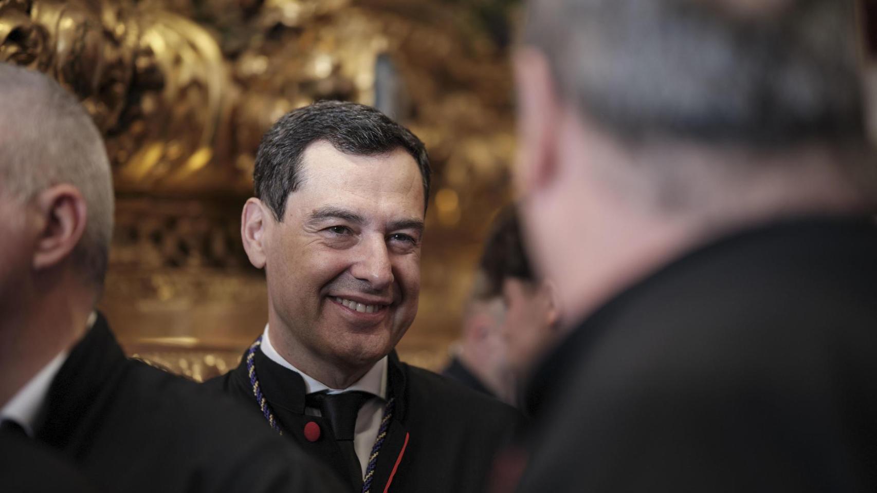 Juanma Moreno, antes de salir.