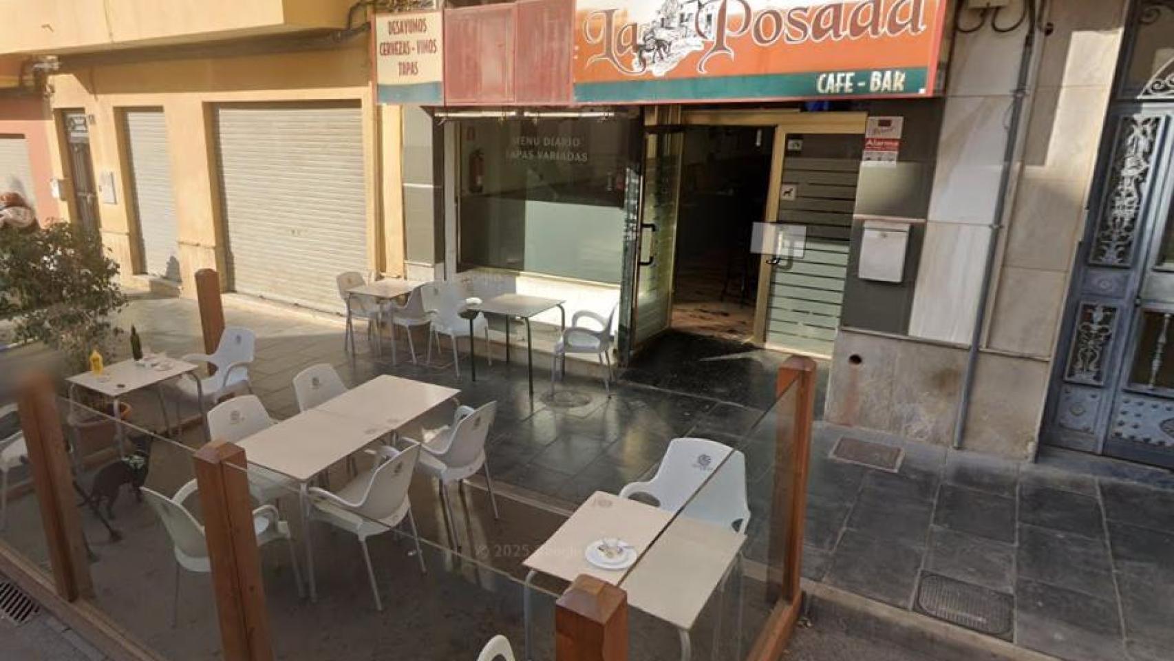 Vista del bar La Posada afectado en Almería.