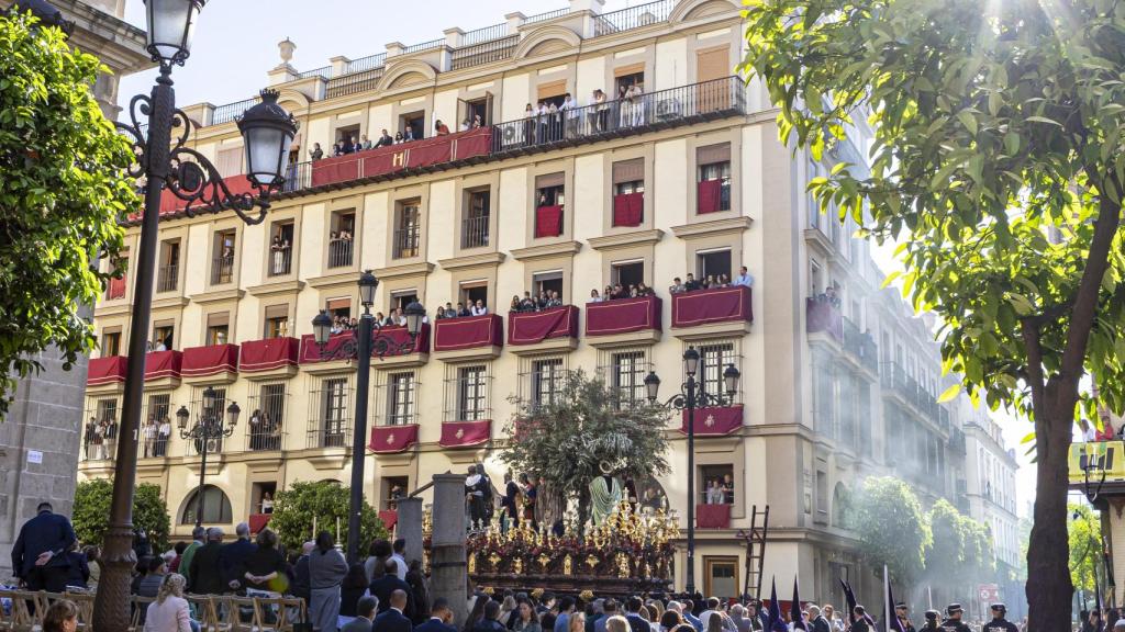 Balcón del Hotel Hesperia Sevilla en la avenida de la Constitución.