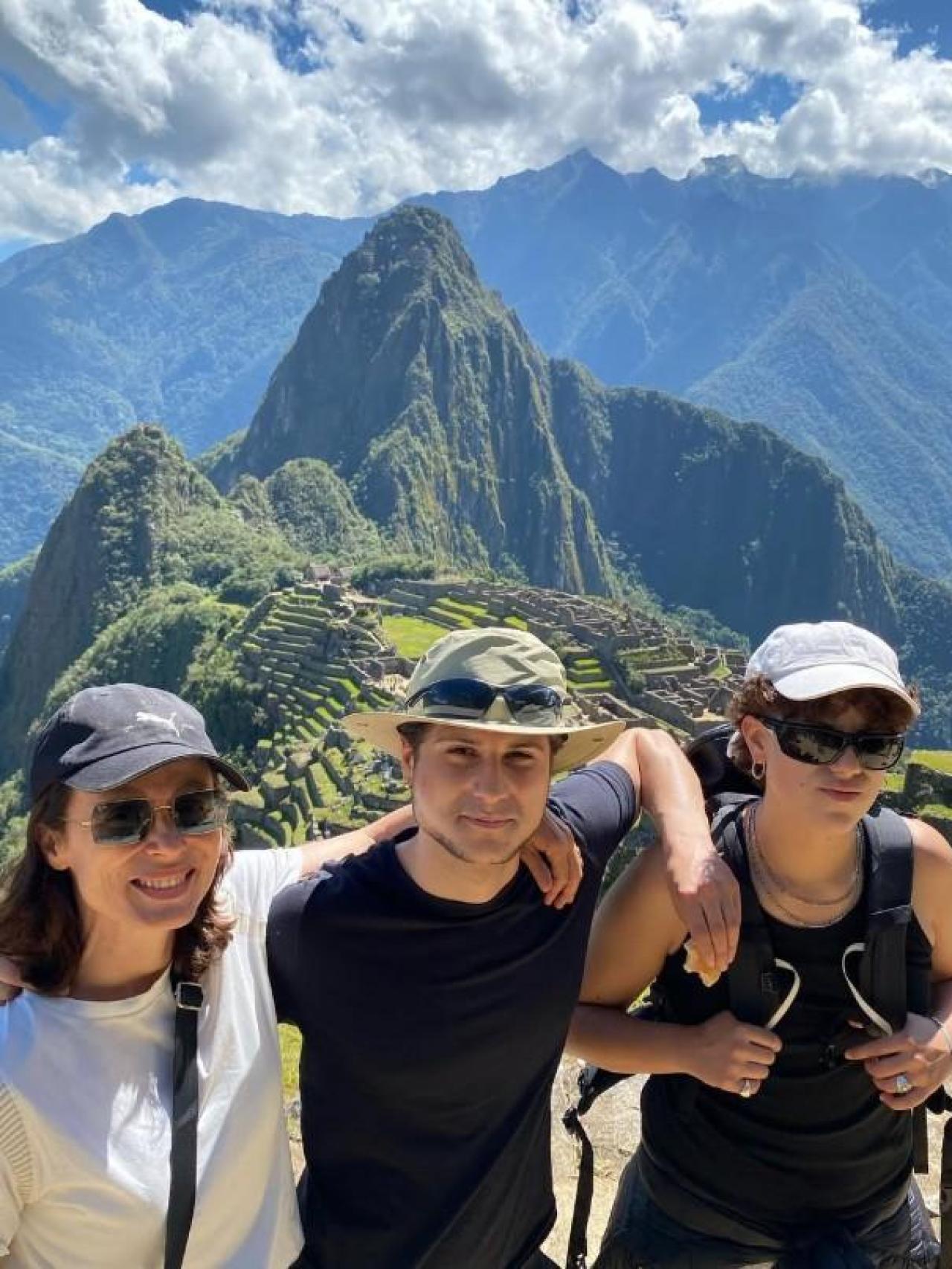 Aitana Sánchez-Gijón con sus dos hijos.