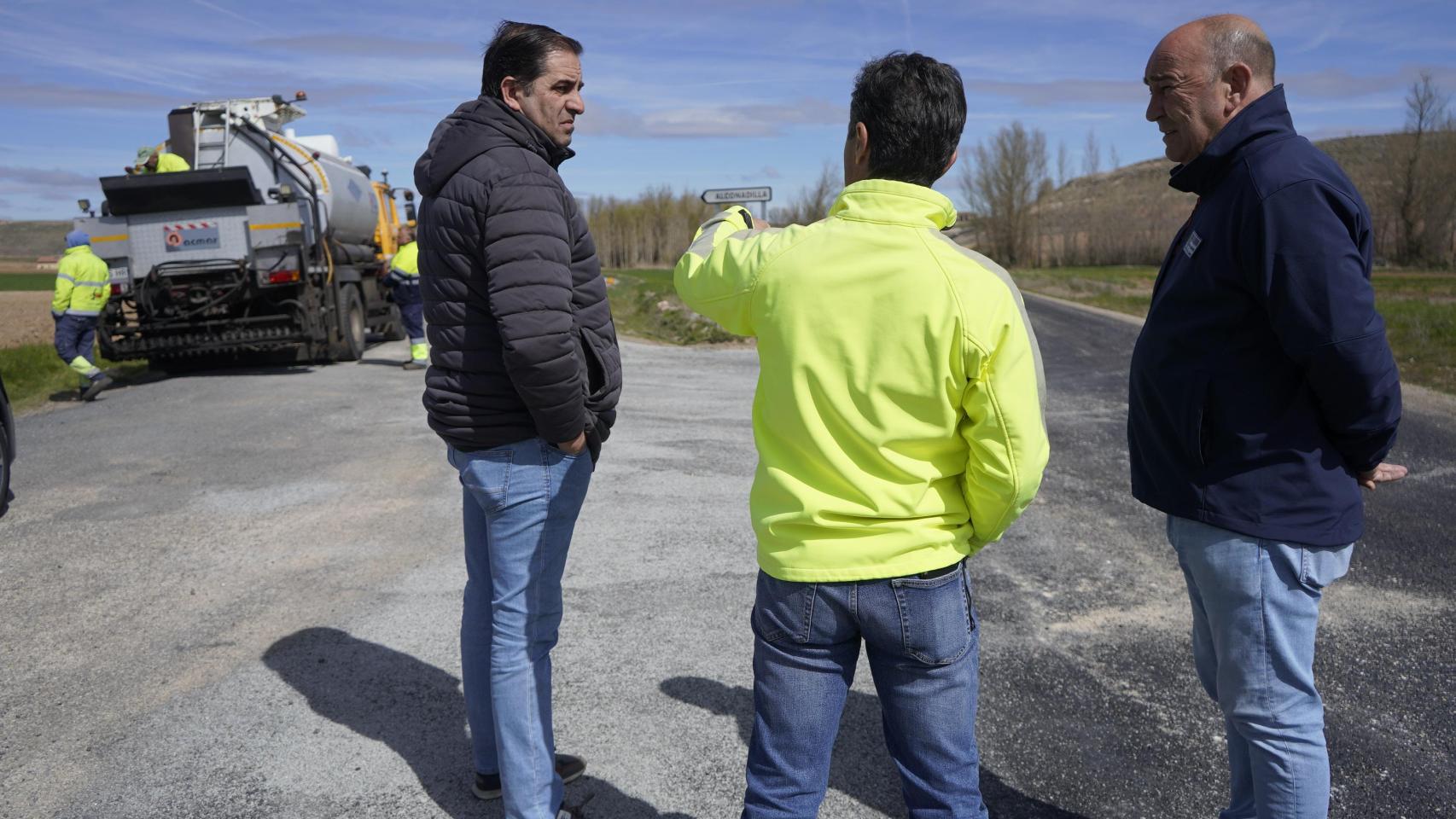 Miguel Ángel de Vicente y Benjamín Cerezo visitan las obras de las carreteras del nordeste en Riaguas-Aldealengua y Maderuelo-Alconadilla.
