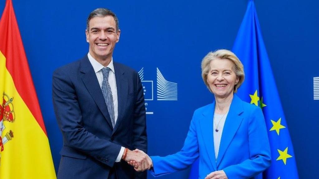 Pedro Sánchez, presidente del Gobierno, y Ursula von der Leyen, presidenta de la Comisión Europea.