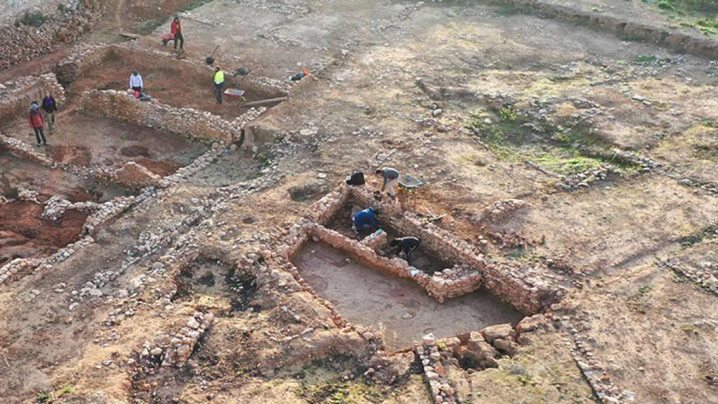 Investigadores de la Universidad de Barcelona trabajan en el yacimiento de Valls.