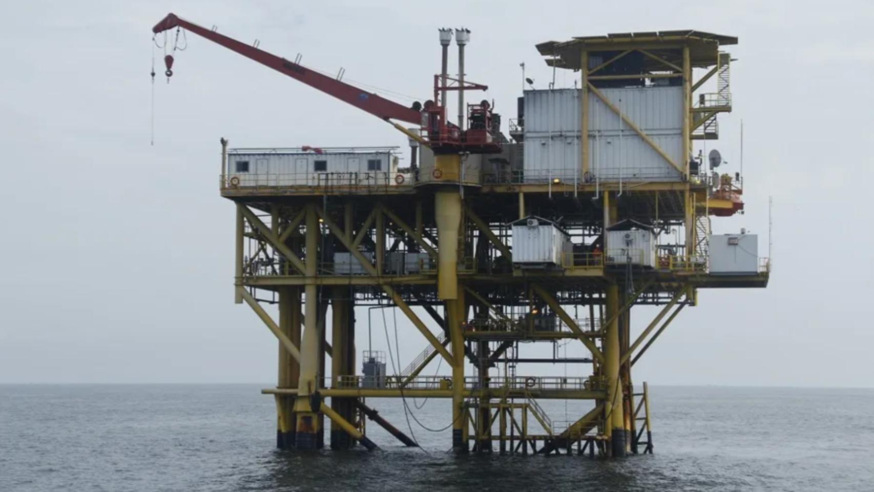 Imagen de archivo de una plataforma marina de extracción de gas offshore en Ecuador.