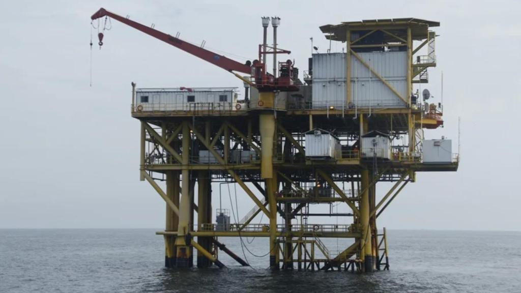 Imagen de archivo de una plataforma marina de extracción de gas offshore en Ecuador.