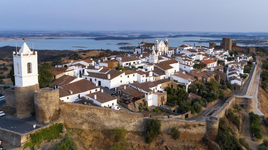 El pueblo medieval e histórico muy cerca de España