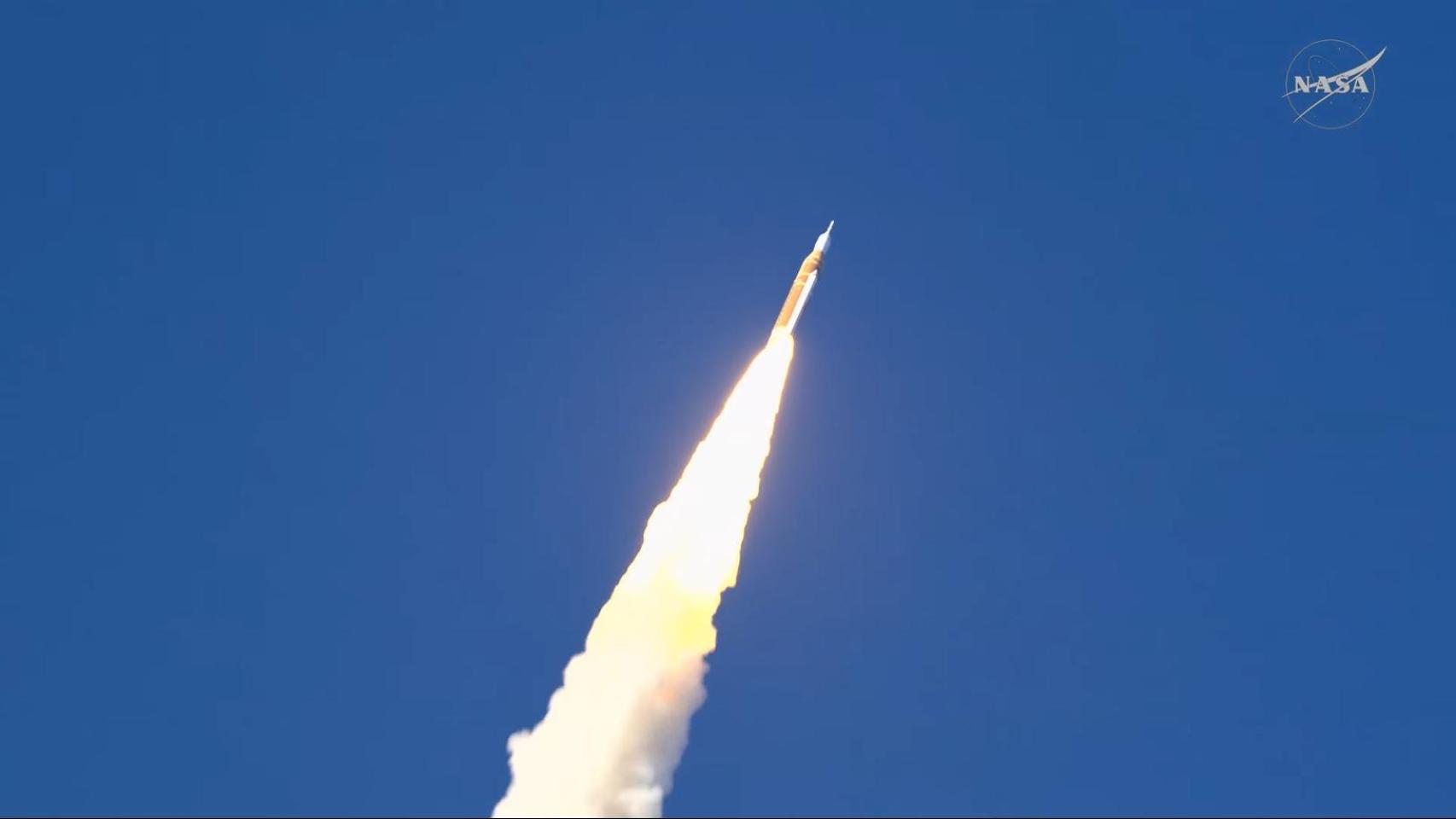 Lanzamiento del cohete SLS y la nave espacial Orion