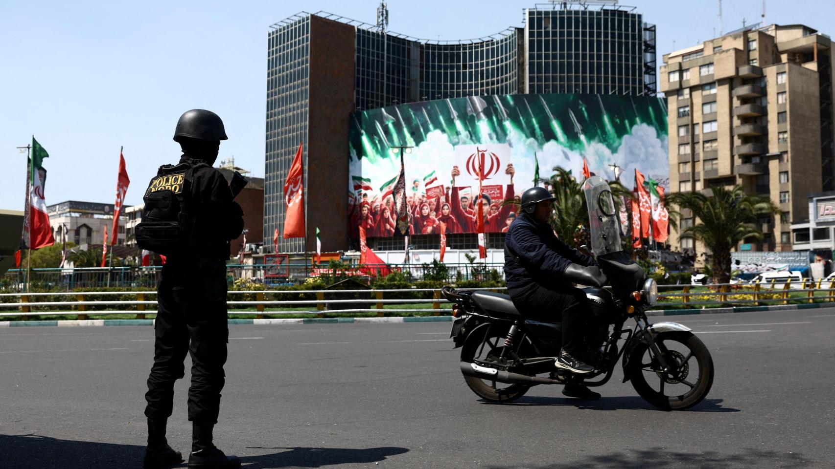 Guerra de Irán, última hora en directo | El Ejército Iraní responde a las amenazas de Trump con la promesa de lanzar ataques "más devastadores"