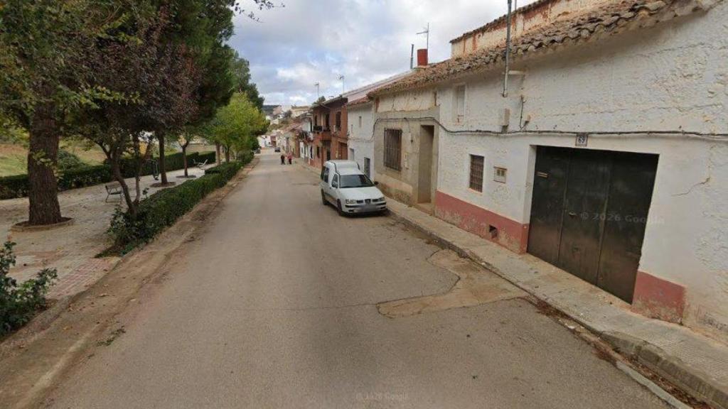 Calle de la localidad de Carrizosa donde ha ocurrido el incendio.
