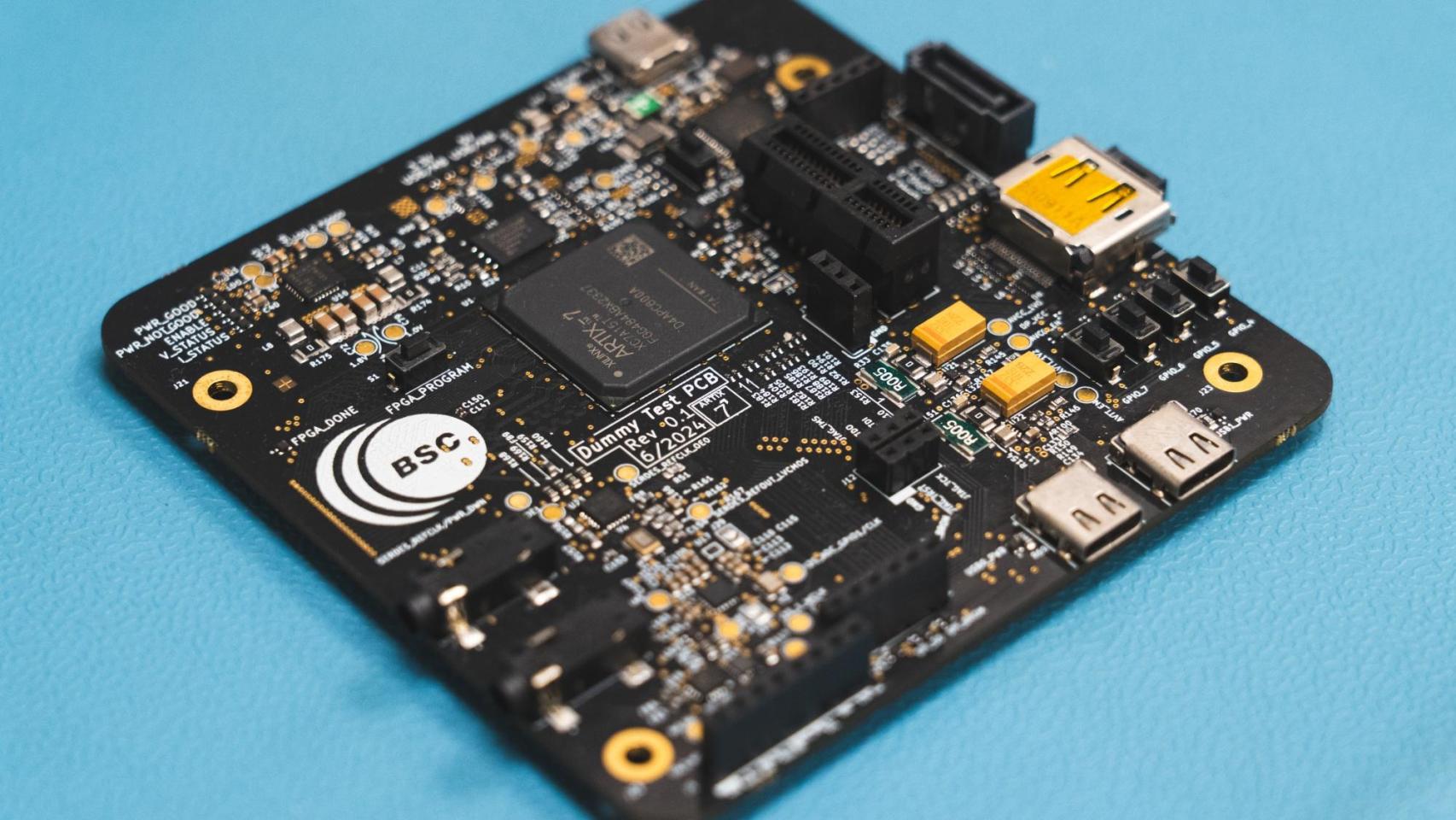 La tecnología del proyecto se enmarca en el ecosistema de código abierto RISC-V, contribuyendo así al avance hacia la soberanía tecnológica europea.