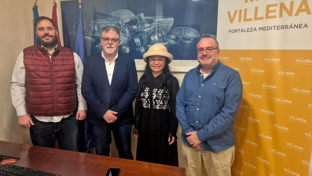 Primera reuón de Villena con a reunión con la consultora y asesora de grandes empresas y fondos de inversión, Longling Yu.