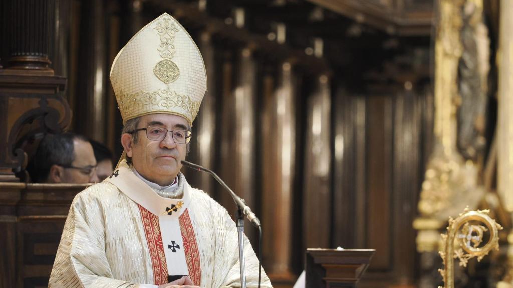 El presidente de la Conferencia Episcopal Española y arzobispo de Valladolid, Luis Argüello, durante la misa crismal de este Jueves Santo en la catedral vallisoletana