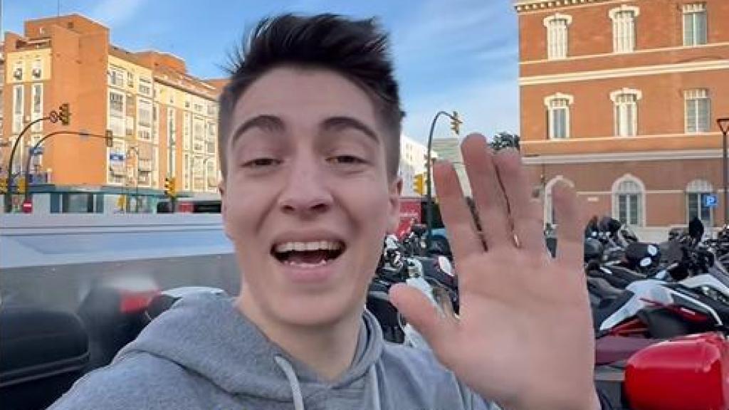 El influencer Sasha en el vídeo en el que explica por qué no tienen que venir a España si buscan dinero.