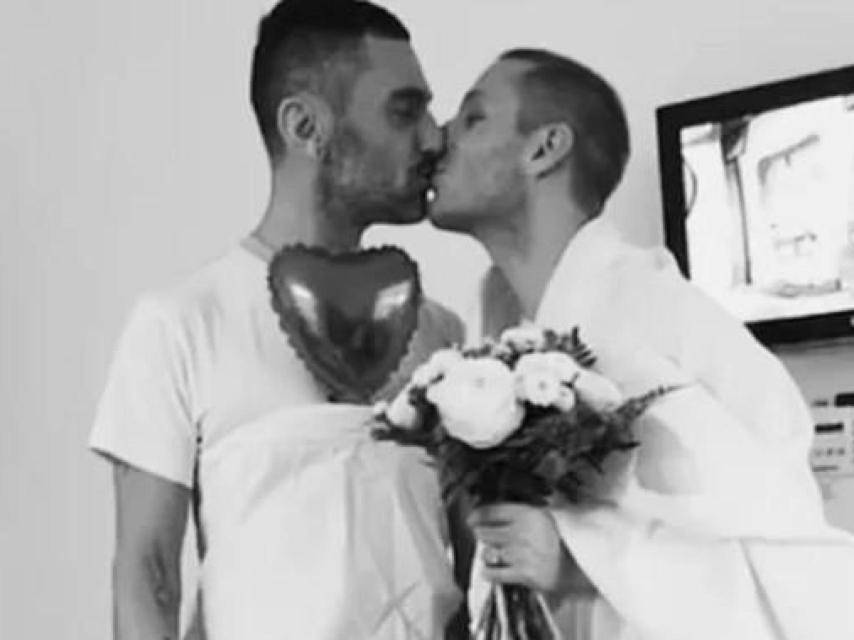 David y Pablo, el día de su boda en el hospital.