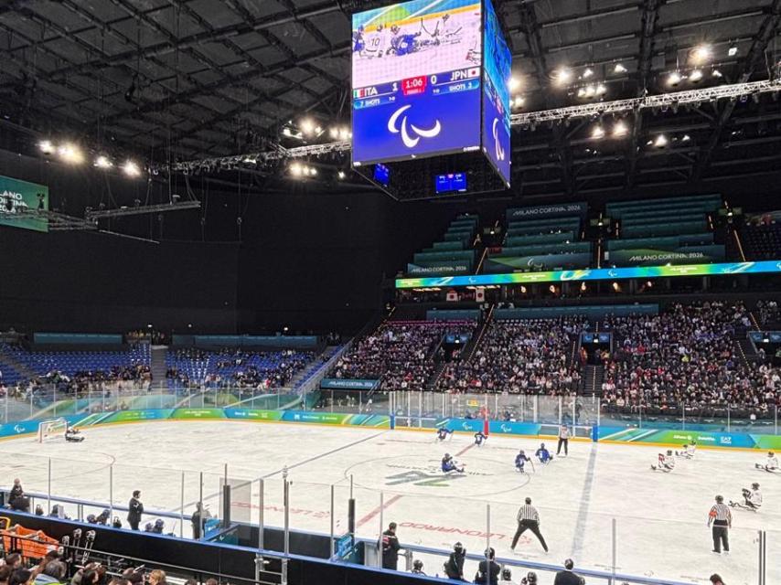 Uno de los partidos de parahockey de los Juegos Paralímpicos de Milán-Cortina