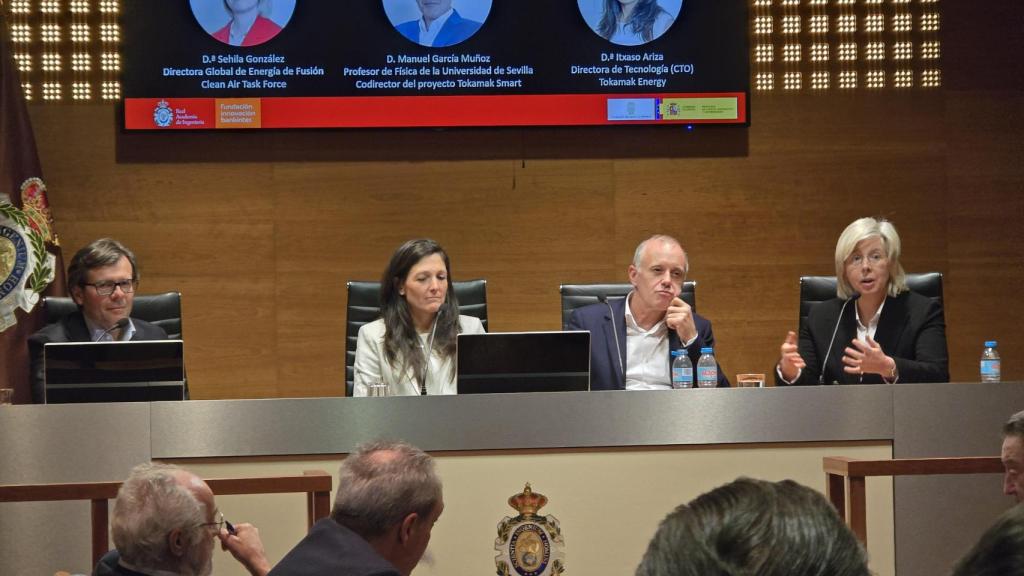 Moreno, Gonzalez, García Muños y Ariza en una de las mesas redondas.