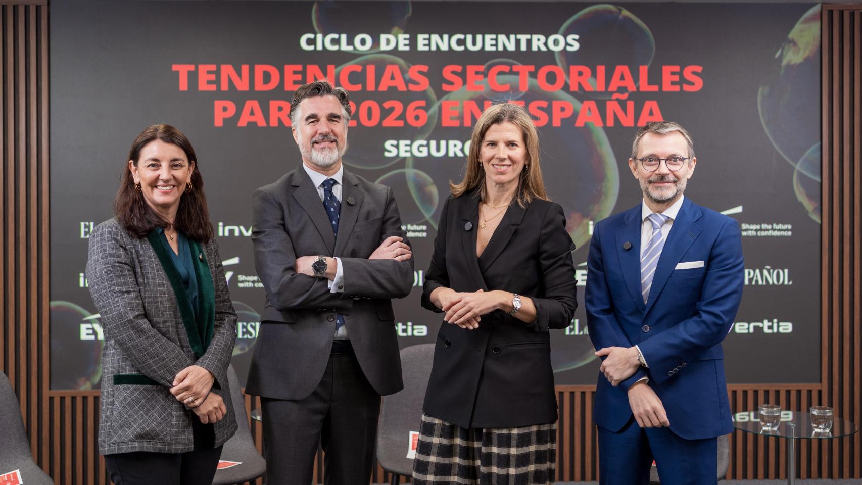 Carlos Martín, socio responsable de Seguros de EY; Marga Sarda Lino, directora de Innovación de Mapfre España; María Galván, subdirectora general de Tecnología, Datos y Operaciones de Mutualidad y Carlos Fernández Ibáñez, director general de Transformación, Innovación y Gobierno del Dato de Santalucía