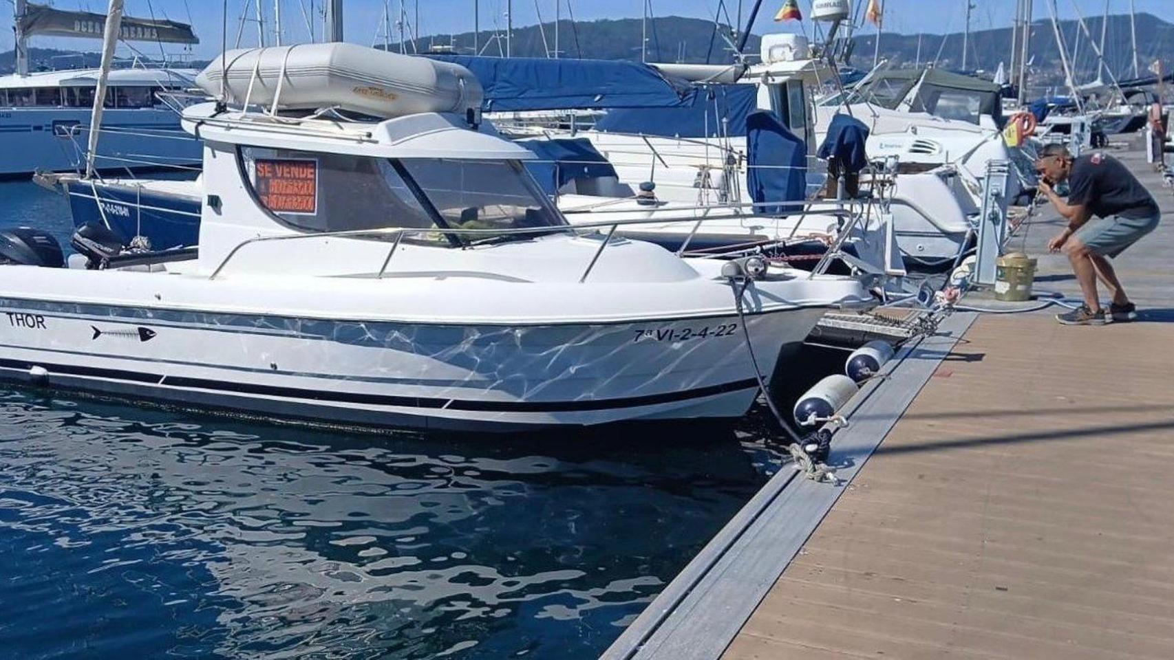 El yate 'Thor' fue remolcado hasta Vigo tras quedarse a la deriva en medio de la ría, a 2 de abril de 2026