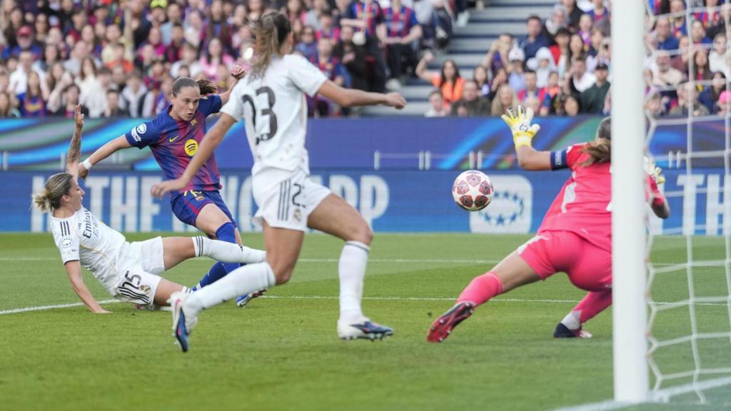 Ewa Pajor, en la acción de uno de los goles del Clásico en el Camp Nou