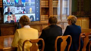 The British Foreign Minister, Yvette Cooper, chairs the telematic meeting on Hormuz.