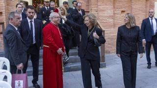 La reina Sofía y sus hijas asisten a la procesión del Silencio y del Cristo de los Mineros de Jueves Santo de Cartagena