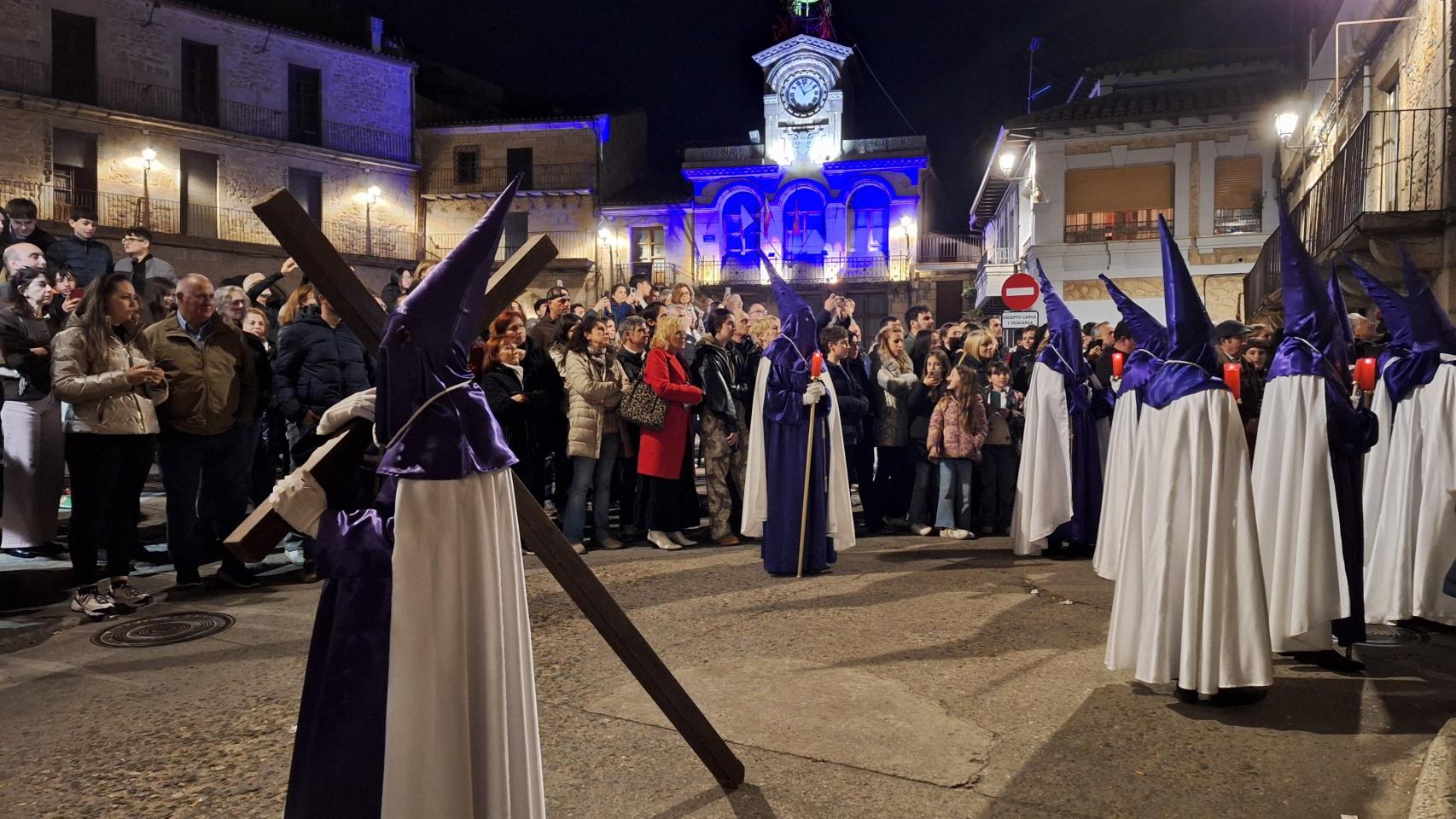 Nazarenos en la Procesión del Silencio en Fermoselle