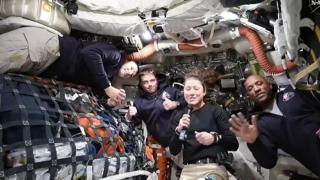 Los astronautas de la misión Artemis II en la cápsula.
