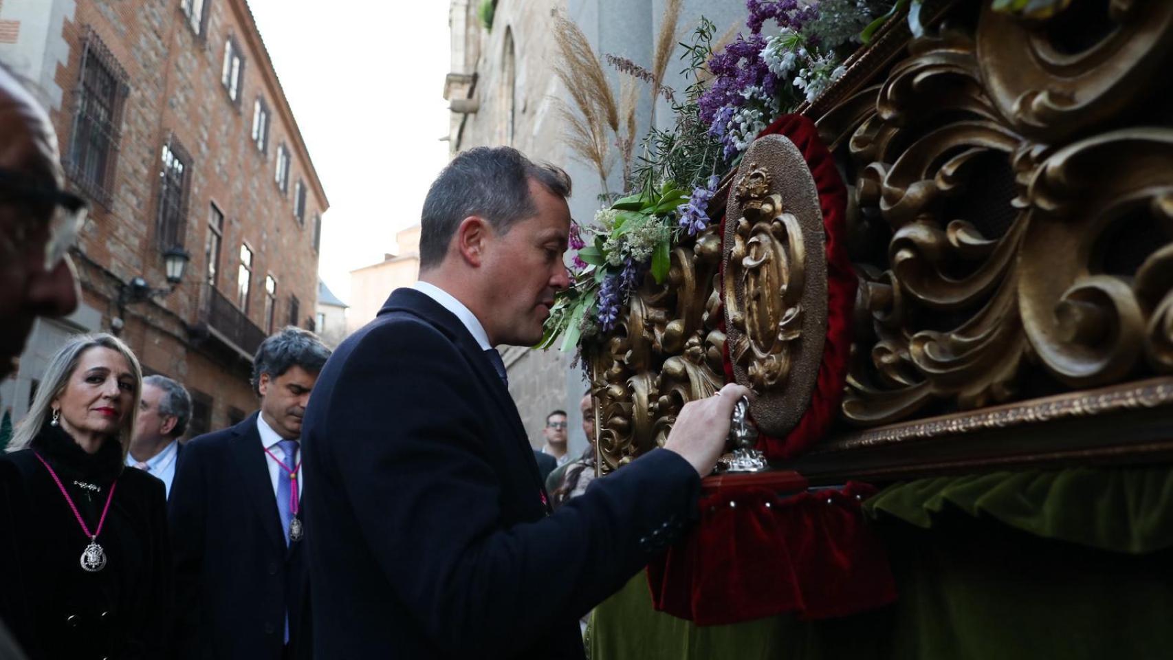 Carlos Velázquez, alcalde de Toledo, durante la 'levantá'.
