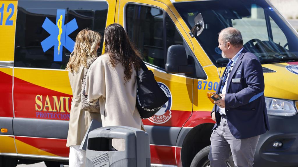El presentador pregunta a un hombre qué estaba pasando.