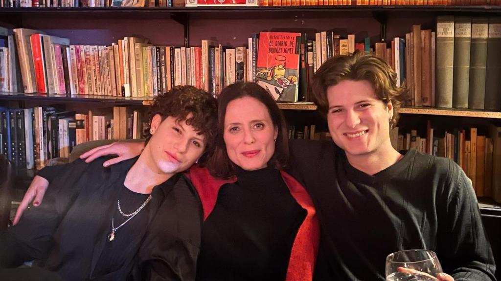 Aitana con sus hijos, Teo y Bruna.