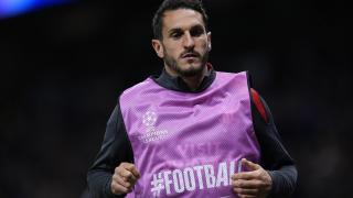 Koke realiza ejercicios de calentamiento durante el Tottenham - Atlético de Madrid.