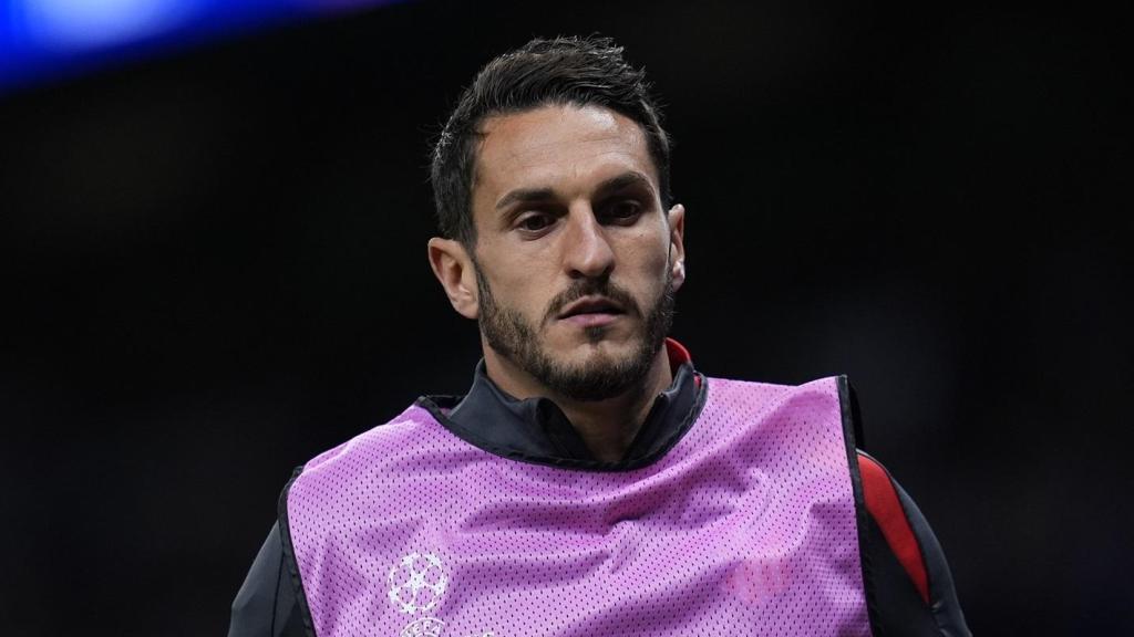 Koke realiza ejercicios de calentamiento durante el Tottenham - Atlético de Madrid.