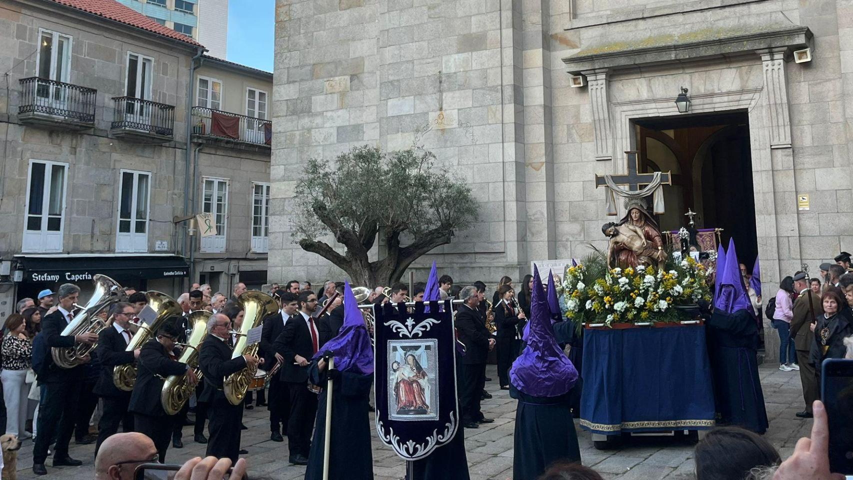 Viernes Santo en Vigo: las procesiones llenan el centro de la ciudad