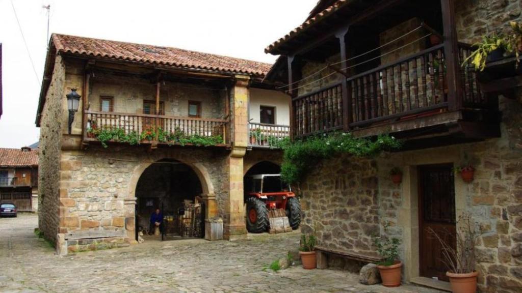 Casas de montaña de Bárcena Mayor, en Cantabria.