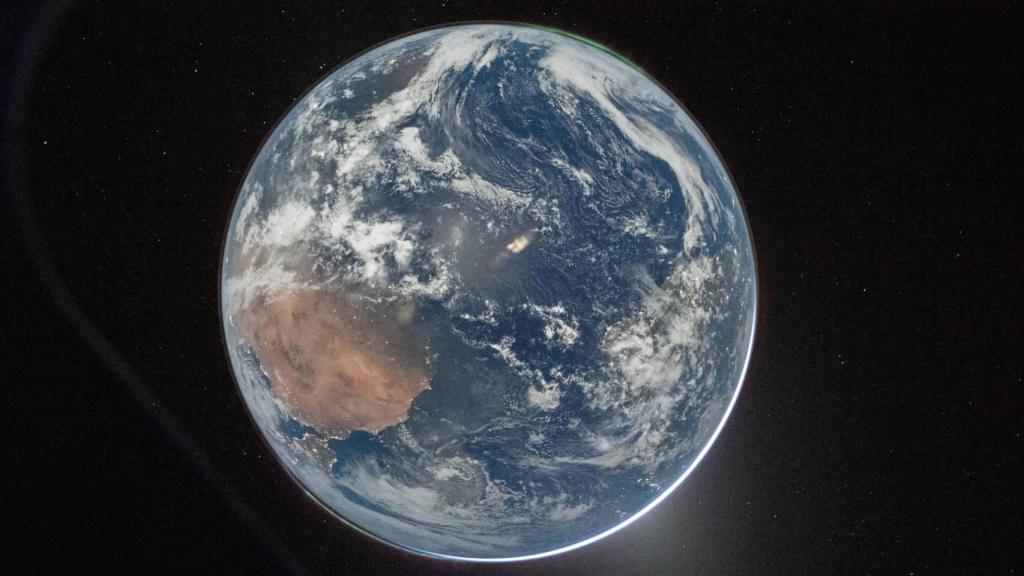 Fotografía del planeta Tierra realizada por la tripulación de Artemis II (la Península Ibérica abajo a la izquierda)