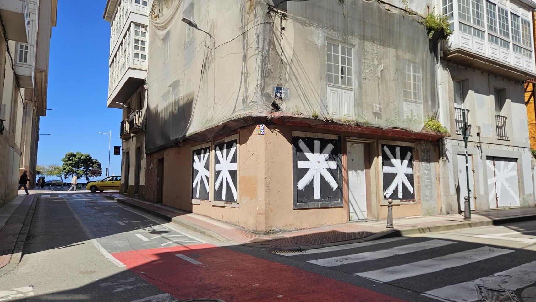 ¿Qué son los asteriscos que han aparecido pintados en las calles de A Coruña?