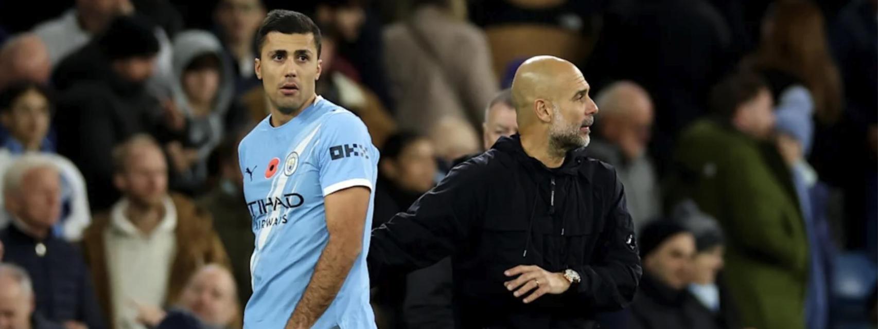 Rodri Hernández y Pep Guardiola, durante un partido del Manchester City