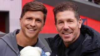 Gianluca Simeone, junto a su padre, el Cholo Simeone