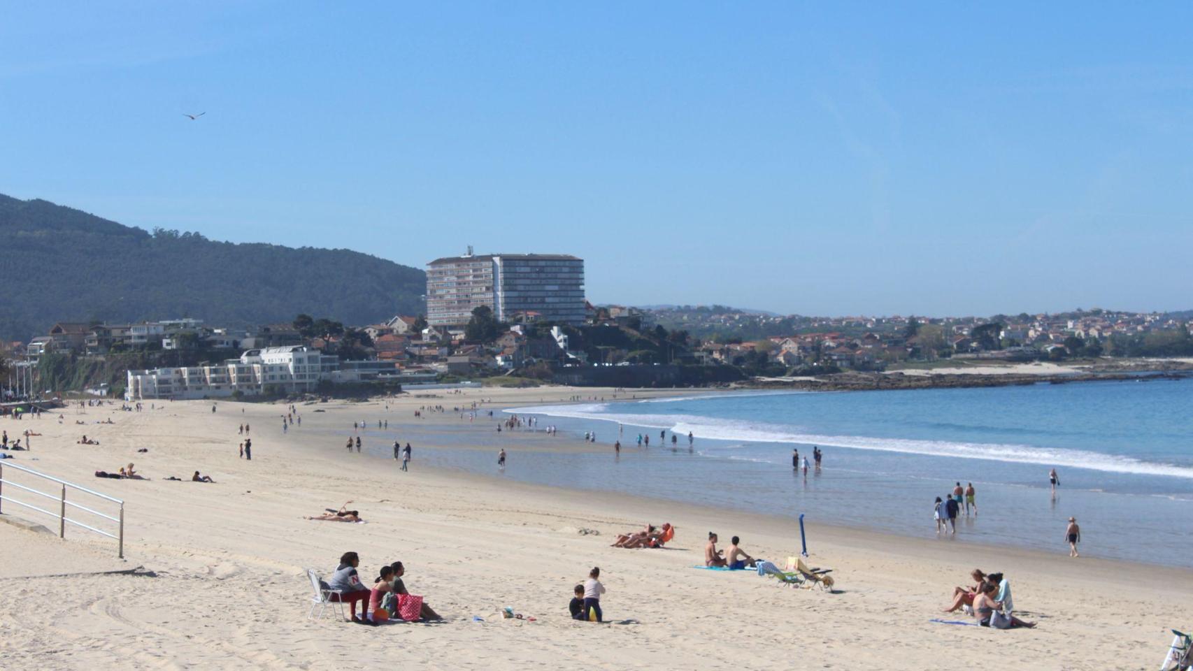 En imágenes: Los vigueses disfrutan el buen tiempo en Samil