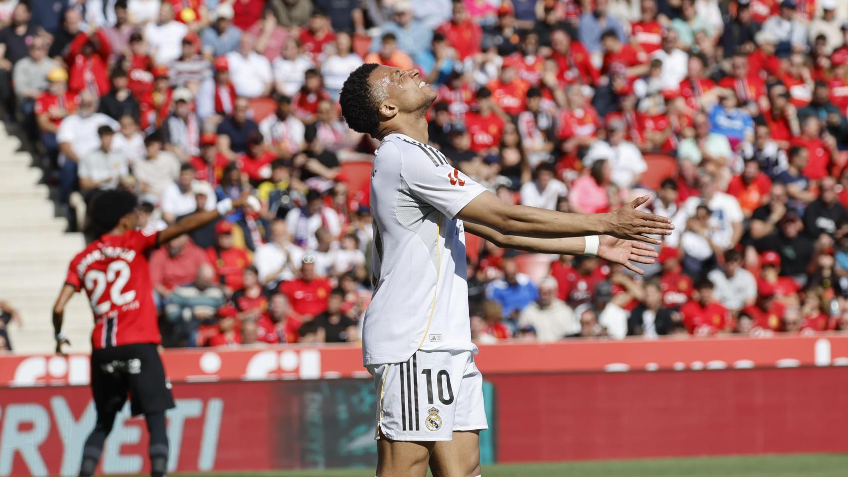 Mbappé se lamenta por haber fallado una ocasión durante el partido ante el Mallorca.