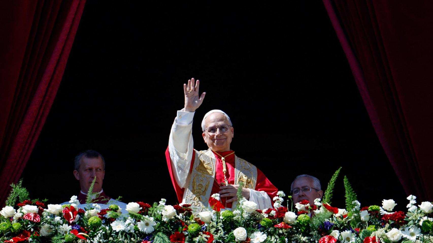 El Papa León XIV durante la celebración 'Urbi et Orbi' este domingo en el Vaticano.