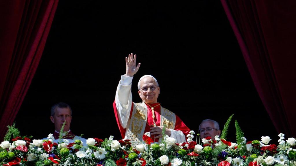 El Papa León XIV durante la celebración 'Urbi et Orbi' este domingo en el Vaticano.