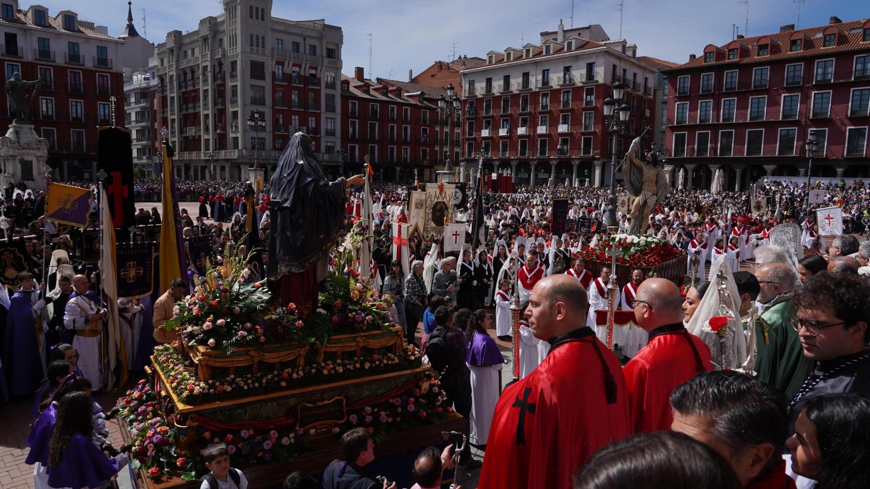 Procesión del Encuentro en la Plaza Mayor de Valladolid