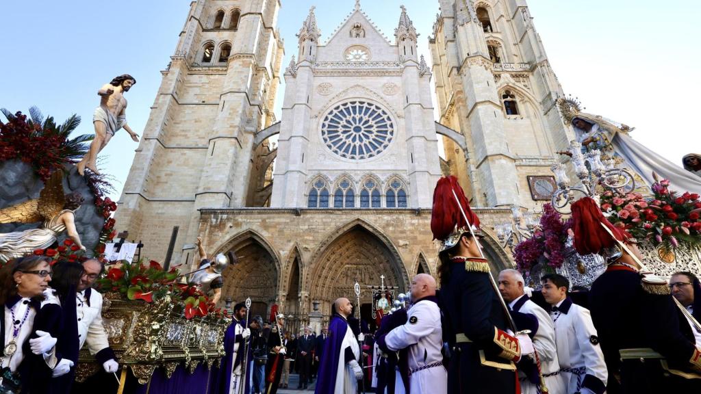 La Real Hermandad de Jesús Divino Obrero organiza la procesión del Encuentro de la Semana Santa de León