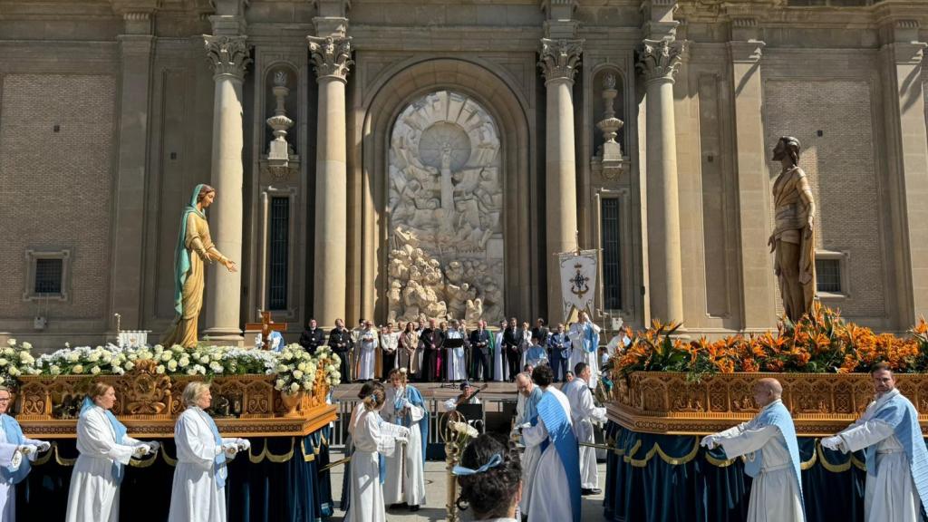 El Encuentro Glorioso en la plaza del Pilar de Zaragoza.