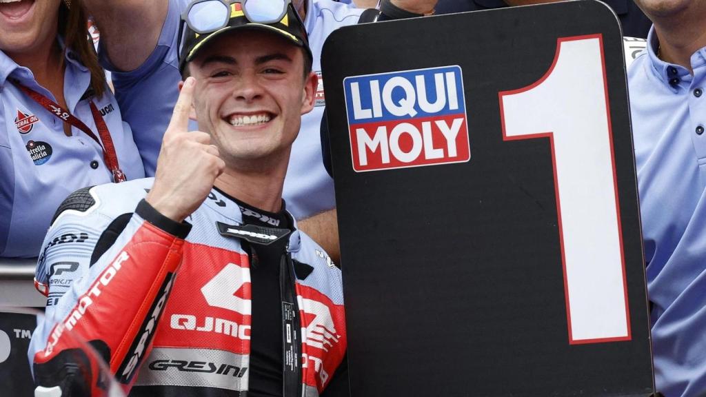 Manu González, piloto de Moto2, celebra una victoria esta temporada.