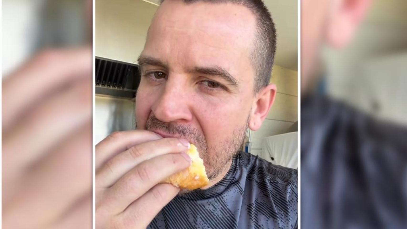 Dabiz Muñoz degustando la torrija en su perfil de Instagram