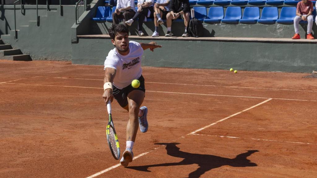 Carlos Alcaraz, entrenando en el Real Murcia Club de Tenis 1919