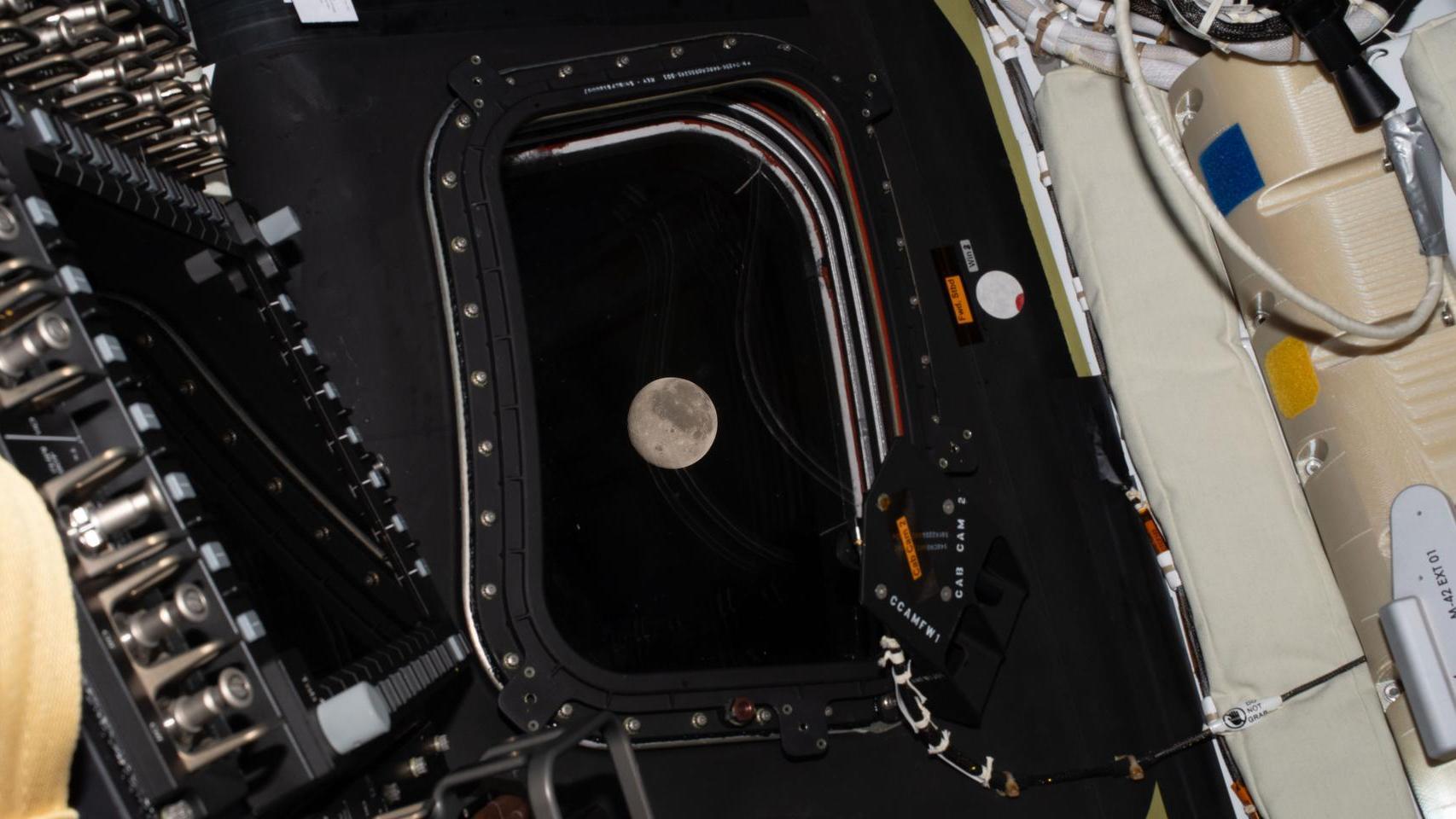 Vista de la Luna desde la cápsula Orion