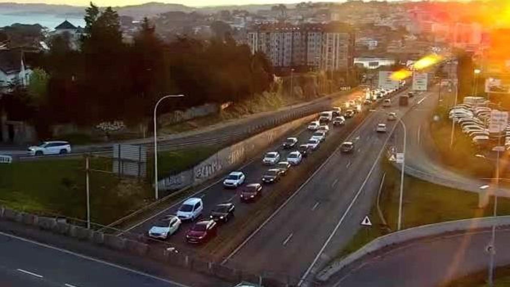 Un choque múltiple en Alfonso Molina deja retenciones kilométricas a primera hora en A Coruña
